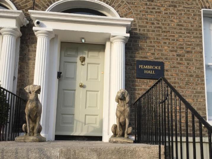 Pembroke Hall Dublin Room photo