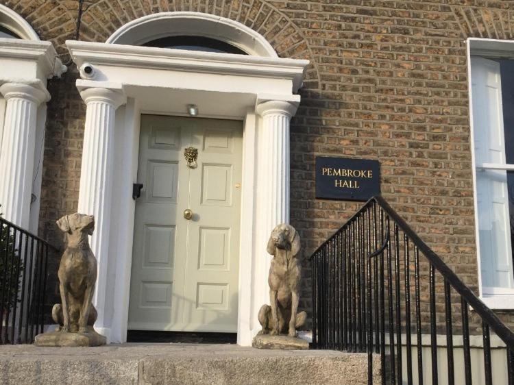 Pembroke Hall Dublin Room photo